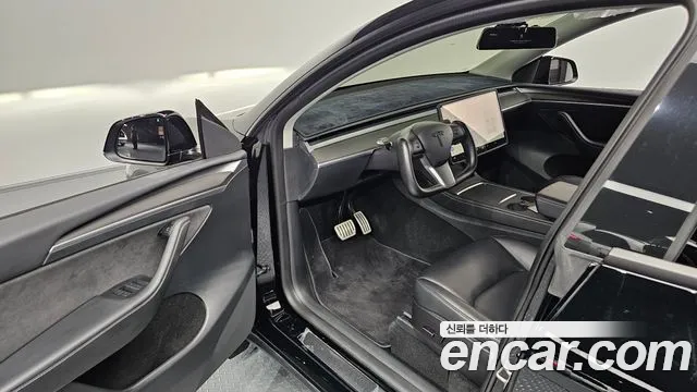 Tesla Model Y — Фото автомобиля 15