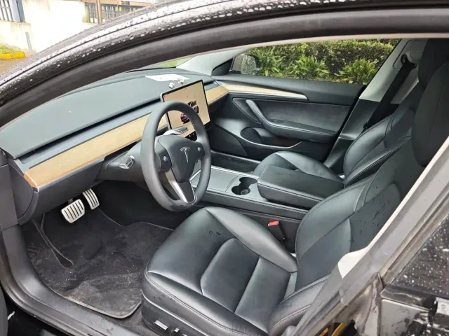 Tesla Model 3 — Фото автомобиля 6