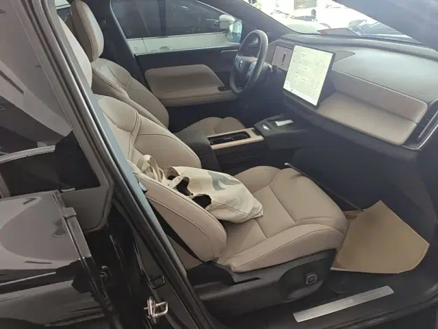 Volvo XC70 Plug-in Hybrid — Фото автомобиля 24