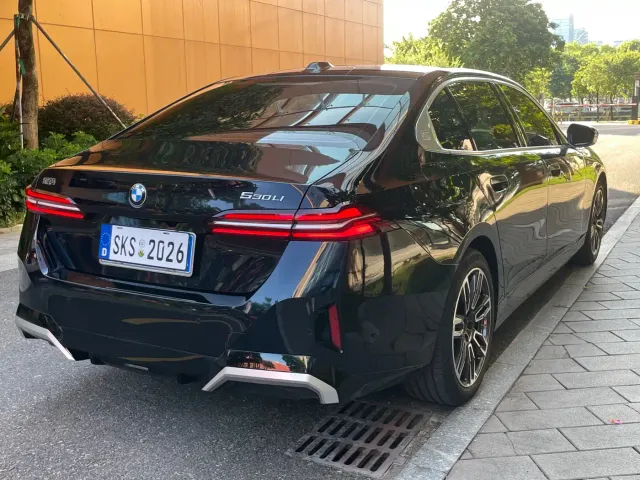 BMW 5 Series — Фото автомобиля 5