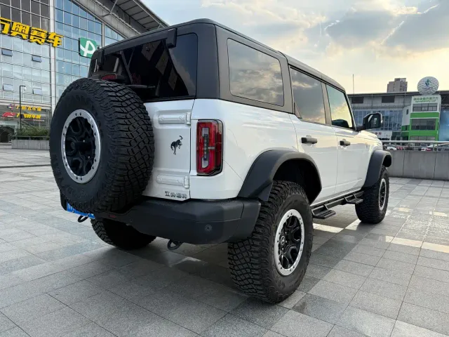 Ford Bronco — Фото автомобиля 9