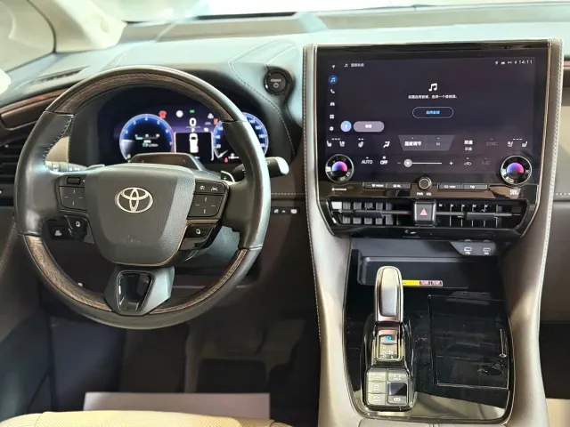 Toyota Alphard — Фото автомобиля 10