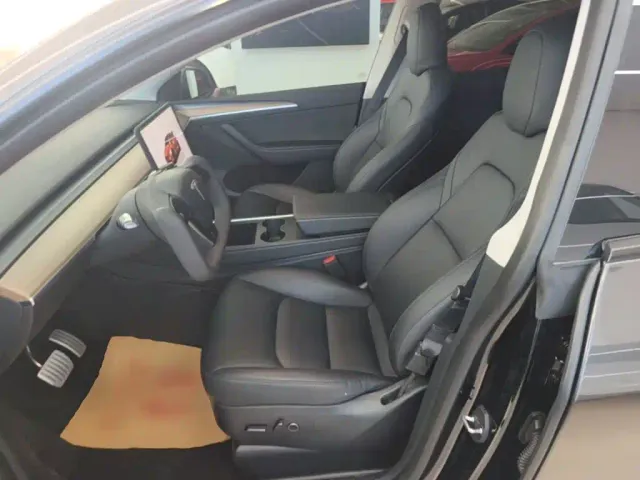 Tesla Model Y — Фото автомобиля 14