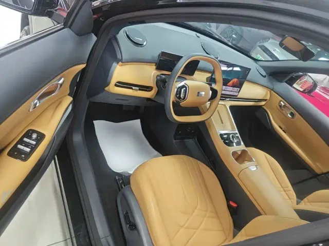 Geely Galaxy Starship 7 EM-i — Фото автомобиля 15
