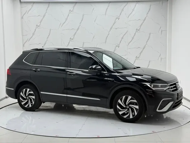 Volkswagen Tiguan L — Фото автомобиля 2