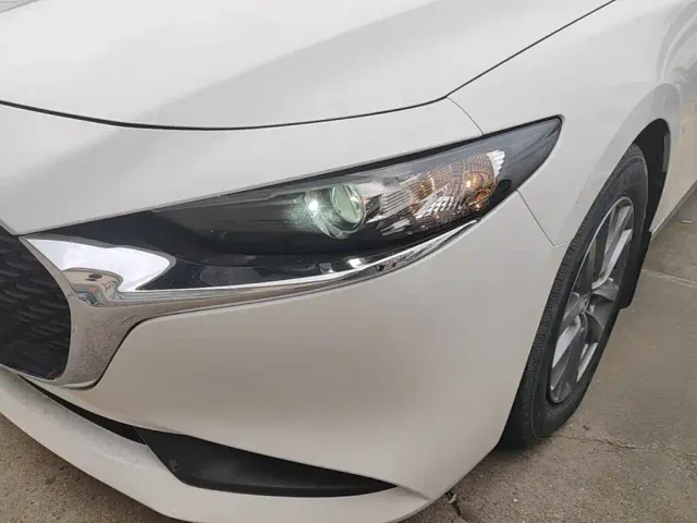 Mazda Axela — Фото автомобиля 23
