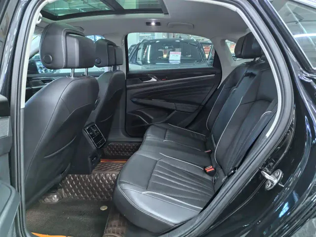 Volkswagen Passat — Фото автомобиля 9