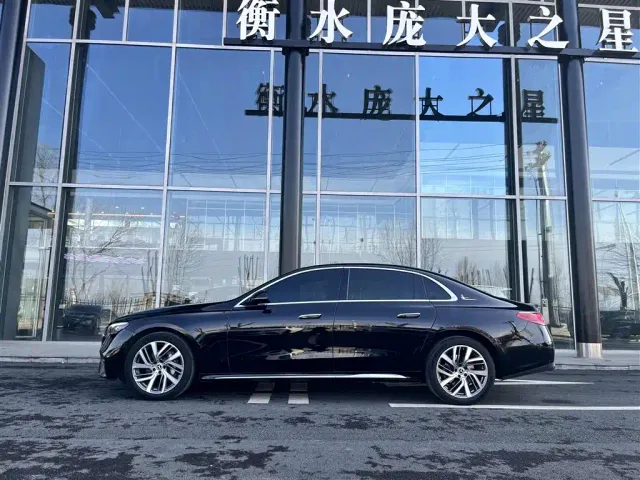 Mercedes-Benz E-Class — Фото автомобиля 2