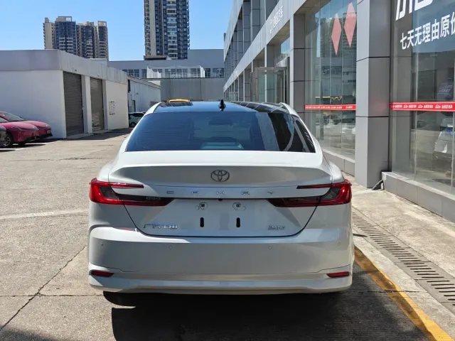 Toyota Camry — Фото автомобиля 3
