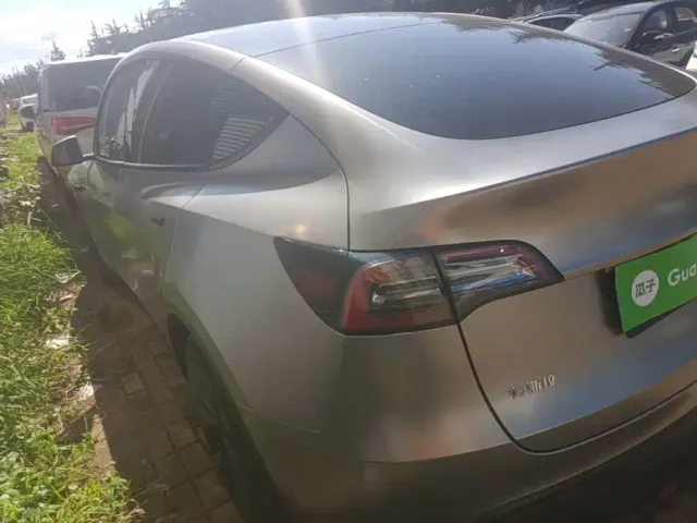 Tesla Model Y — Фото автомобиля 4