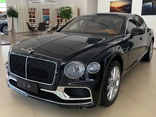 Bentley Flying Spur — Фото автомобиля 2
