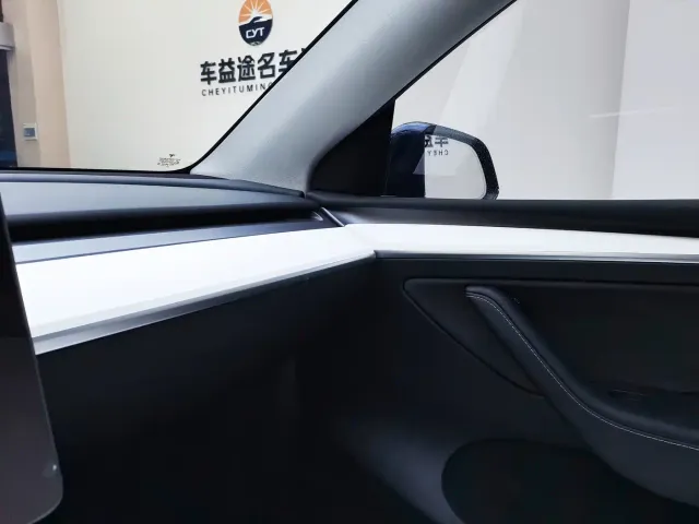 Tesla Model Y — Фото автомобиля 18