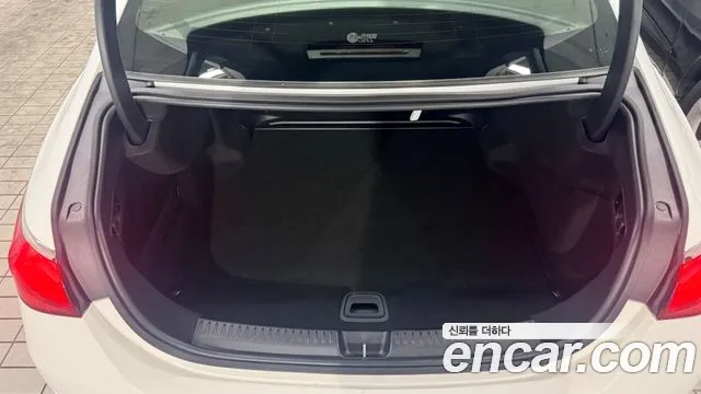 Mercedes-Benz E-Class — Фото автомобиля 11