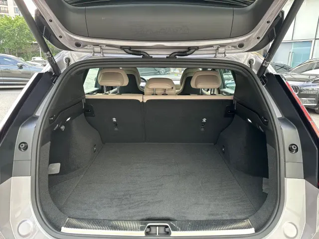 Volvo XC70 Plug-in Hybrid — Фото автомобиля 16