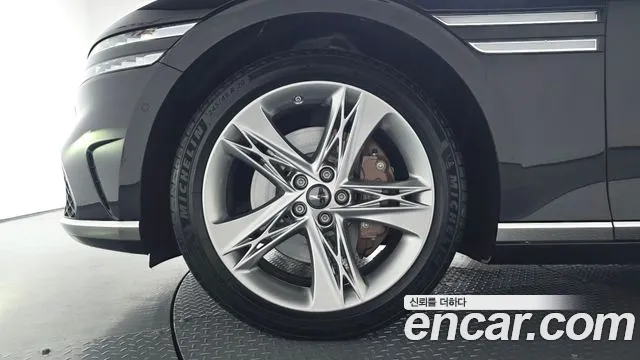 Genesis G90 Бензин 3.5 Turbo e-S/C AWD — Фото автомобиля 4