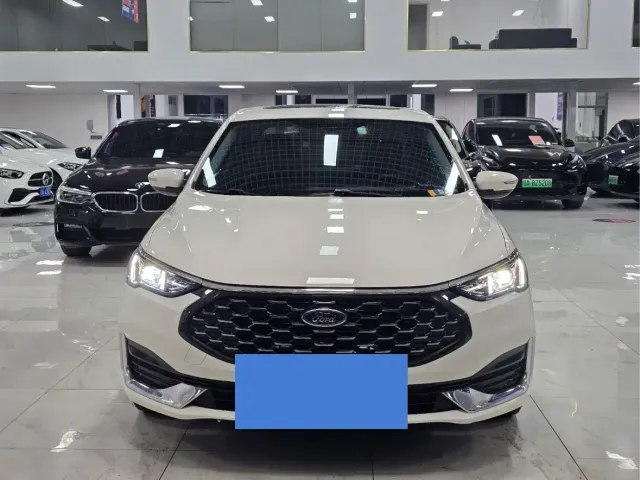 Ford Escort — Фото автомобиля 2