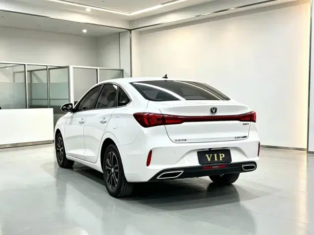 Changan Eado — Фото автомобиля 8