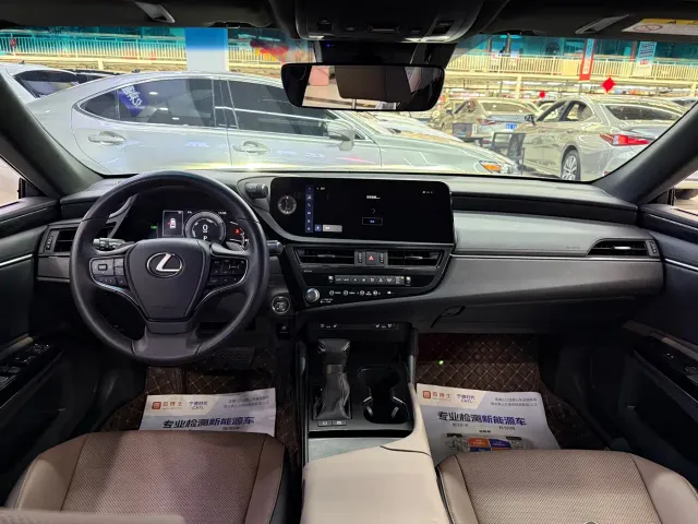 Lexus ES — Фото автомобиля 9