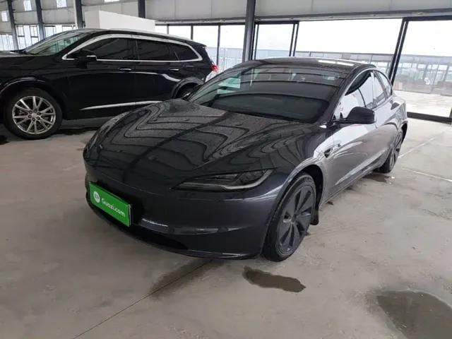 Фотография автомобиля — Tesla Model 3