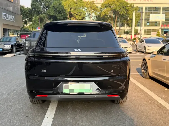 Li Auto L8 — Фото автомобиля 3