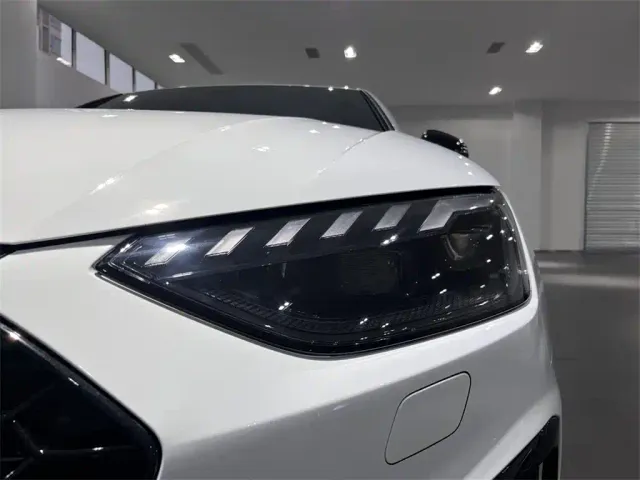 Audi A4L — Фото автомобиля 14