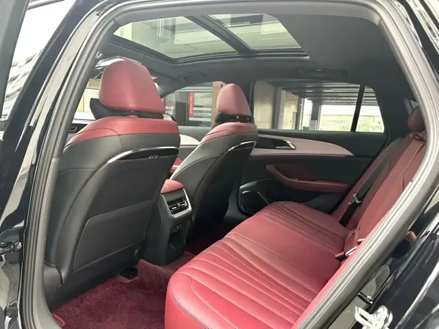 Hongqi H5 — Фото автомобиля 5