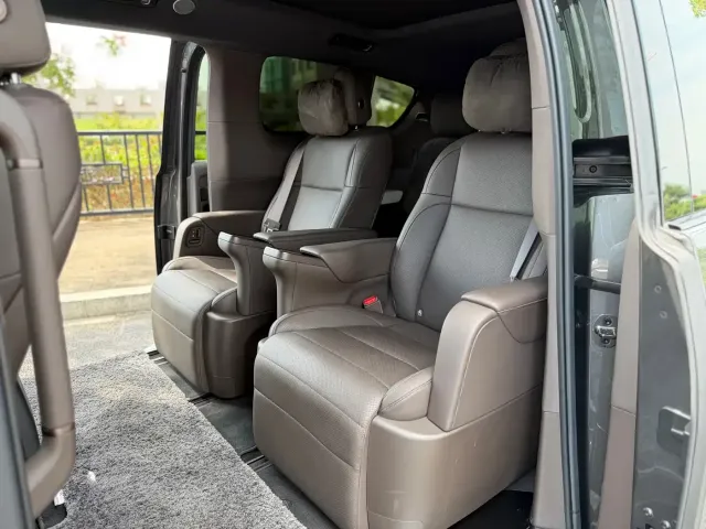 Li Auto MEGA — Фото автомобиля 22