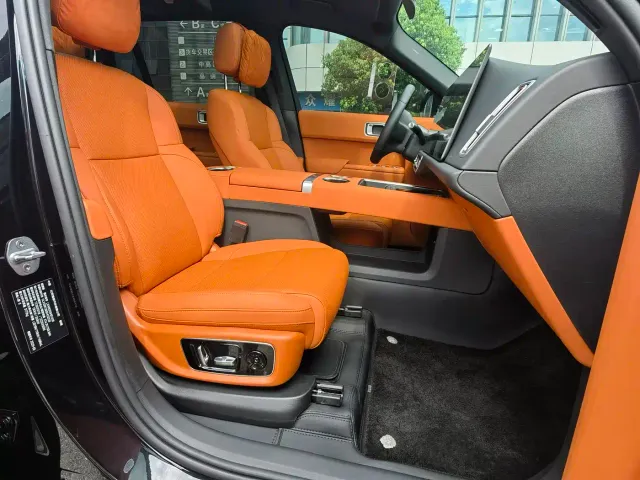 Li Auto L9 — Фото автомобиля 9