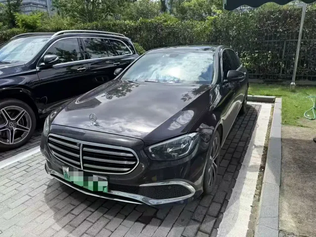 Фотография автомобиля — Mercedes-Benz E-Class