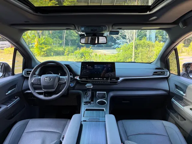 Toyota Sienna — Фото автомобиля 5