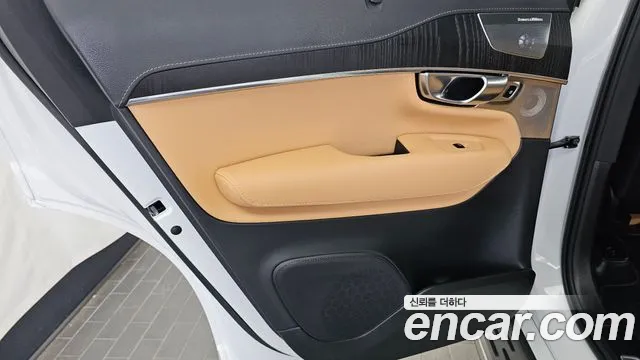 Volvo XC90 Generation 2 — Фото автомобиля 25