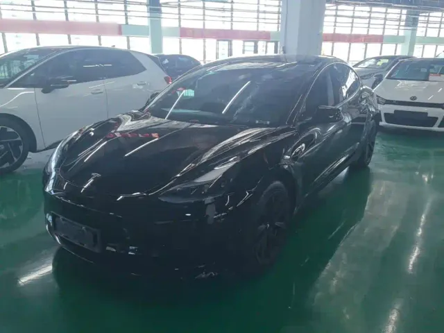 Фотография автомобиля — Tesla Model 3
