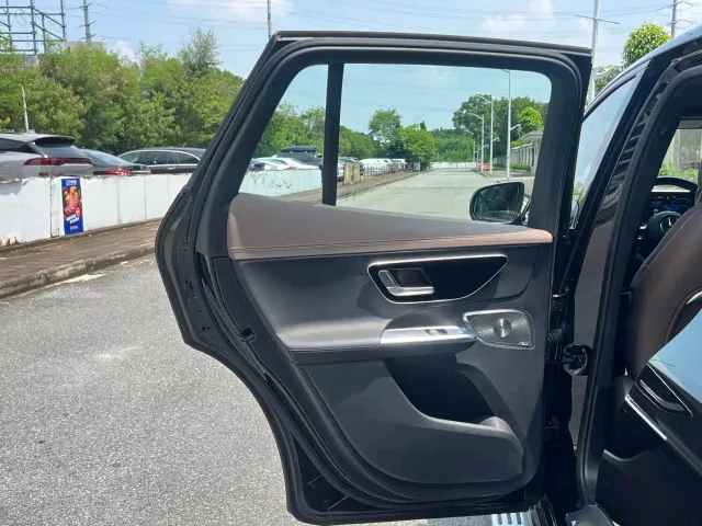 Mercedes-Benz EQE SUV — Фото автомобиля 9