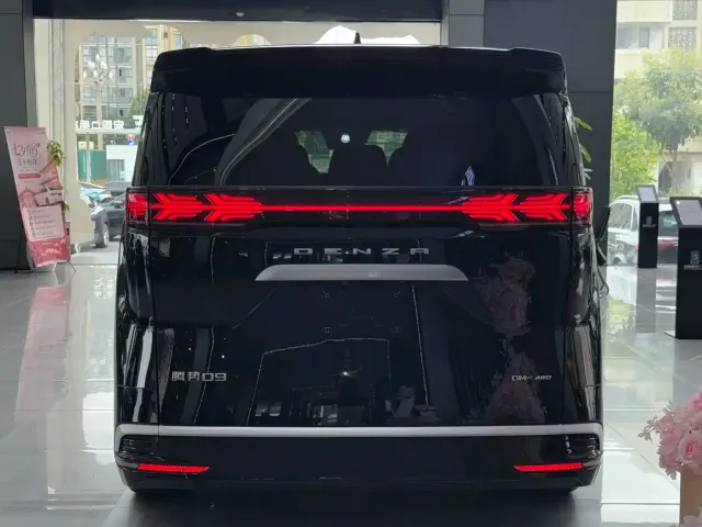 Denza Denza D9 2022 DM-i 970 AWD Flagship — Фото автомобиля 8