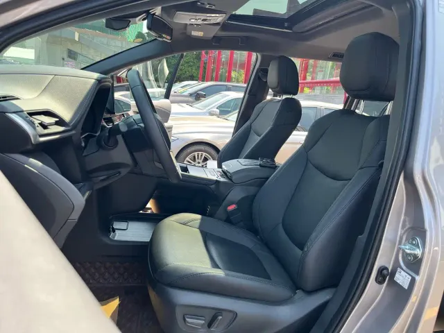 Toyota Sienna — Фото автомобиля 11