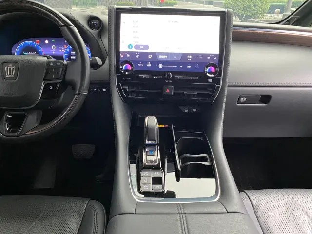 Toyota Vellfire — Фото автомобиля 12