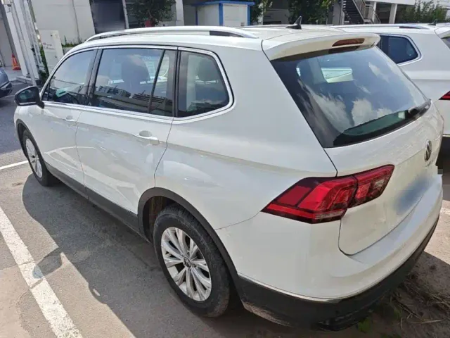 Volkswagen Tiguan L — Фото автомобиля 4