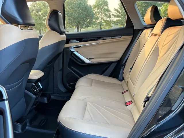 Geely Boyue L — Фото автомобиля 5