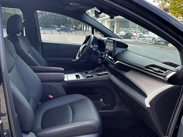 Toyota Granvia — Фото автомобиля 11
