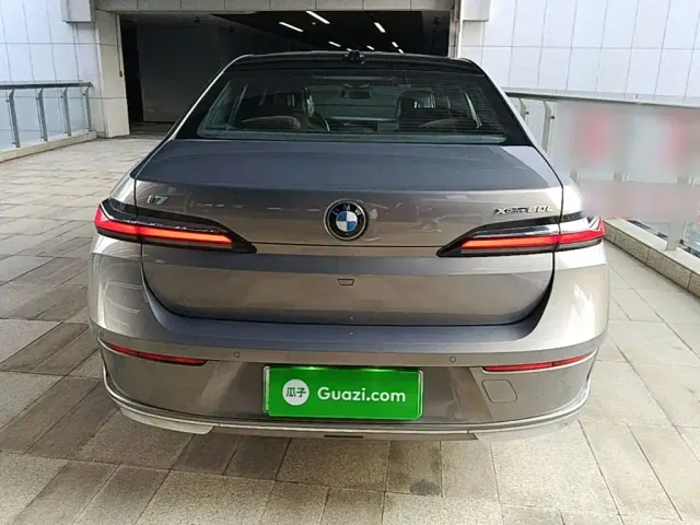 BMW i7 — Фото автомобиля 5