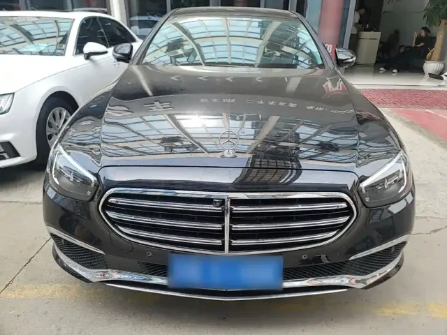 Mercedes-Benz E-Class — Фото автомобиля 2