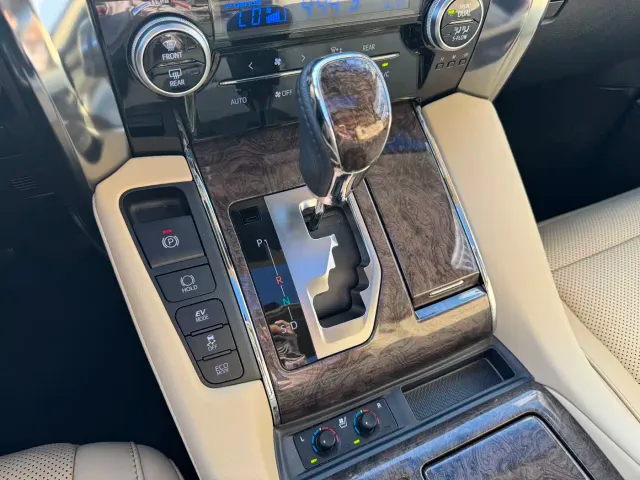 Toyota Alphard — Фото автомобиля 11