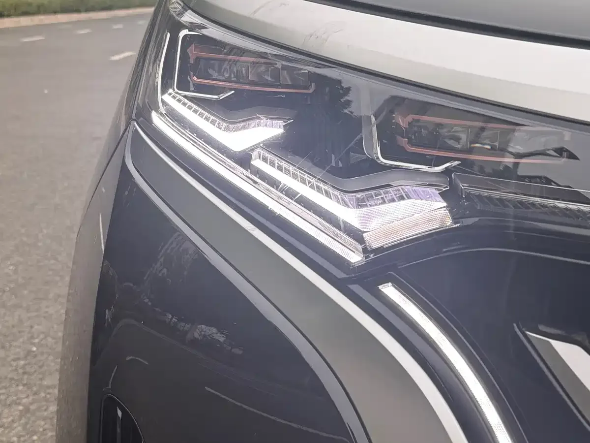 Denza Denza D9 2025 DM-i Smart Drive Edition 1020 AWD Luxury — Фото автомобиля 16