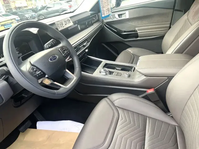 Ford Explorer — Фото автомобиля 6