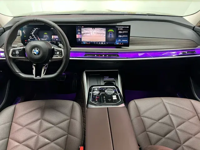 BMW 7 Series — Фото автомобиля 12