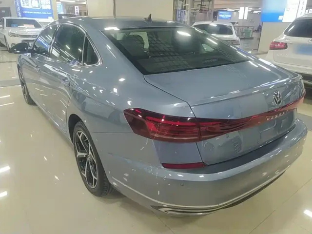 Volkswagen Passat — Фото автомобиля 4