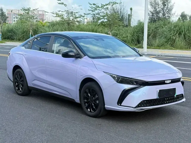 Geely Geometry G6 — Фото автомобиля 3