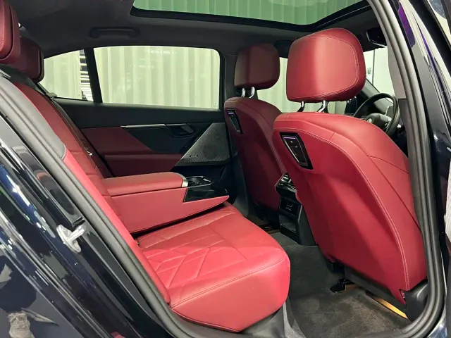 BMW 5 Series — Фото автомобиля 5