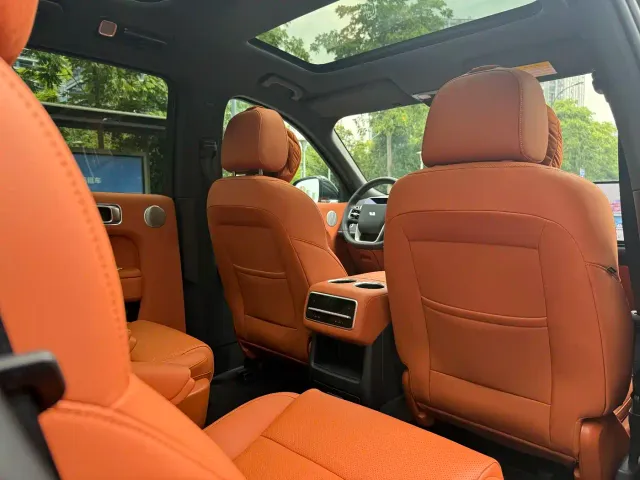 Li Auto L8 — Фото автомобиля 11