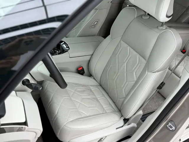 Volvo EM90 — Фото автомобиля 18